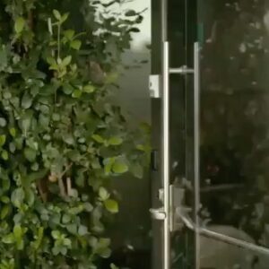 Habib Esmaili Instagram - رعایت نکات بهداشتی ومقررات منع عبورومرور واجرای دستورات ستاد مبارزه با کرونا یعنی  احترام به خود.  خانواده ، دیگران وهموطنان عزیز واز‌همه‌‌ مهمتر‌ همکاری وهمیاری با تمامی پزشکان. نیروهای نظامی و ‌انتظامی. سپاه. زحمتکشان شهرداری و.  و.  دیگر عزیزانی که شبانه روز با وجود تحریم‌ها وکمترین امکانات تلاش مینمایند تا از توسعه ویروس خانمانسوز کرونا جلوگیری نمایند ممنون وخداقوت. همراهشان باشیم ودر خانه بمانیم ، بامید ریشه کن شدن این مهمان ناخواسته و. سلامتی. شادی ودلهای خوش 🌹🌹🌹🌹🌹🌹