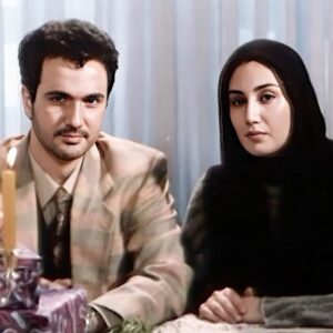 Habib Esmaili Instagram - سیزدهم مردادماه ۱۳۷۸ آغاز اکران فیلم قرمز ساخته فریدون جیرانی عزیز که استقبال بینظیر تماشاگران به حدی بود که دو سرگروه سینمایی قدس ‌و آفریقا در میدان ولیعصر همزمان فیلم را نمایش دادند  و برای اولین بار دوبازیگر جوان فیلم موفق به دریافت سیمرغ جشنواره فجر شدند ، تهیه کنندگی ومدیریت تولید فیلم را برعهده داشتم وسپاسگزارم از تمامی هنرمندان عزیزی  که همراهمان بودند 🌹🌹🌹#فیلم_قرمز #فریدون_جیرانی #محمدرضافروتن #هدیه_تهرانی #بابک_بیات #محمود_کلاری