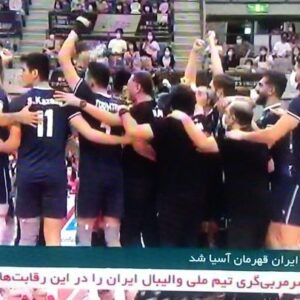 Habib Esmaili Instagram - تیم ملی والیبال ایران با ترکیبی از نسل جوان وپیشکسوتان  قهرمان آسیا شد ، دلاورمردان جوان و قهرمان ایران در آخرین دیدار ۳ بر صفر ژاپن میزبان را شکست داد ، تبریک به یکایک ورزشکاران غیرتمند ایرانی ، مردم شریف ، خداقوت افتخار آفرینان ایران زمین 🌹🌹🌹🌹🌹