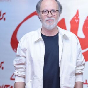 Habib Esmaili Instagram - امین تارخ بازیگر باسابقه سینما، تئاتر وتلویزیون به علت عارضه قلبی روز شنبه در بیمارستان درگذشت ، امین تارخ با افتتاح کلاس آموزش بازیگری در پرورش و کشف بازیگران جوان سهم بزرگی داشت ، درگذشت این هنرمند متعهد را بخانواده محترمشان ، همکاران ، دوستان و اهالی هنر تسلیت میگویم روحشان غرق نور ودر آرامش ،مراسم تشییع وخاکسپاری هنرمند عزیز روز دوشنبه ۴ مهرماه ساعت ۱۰ صبح در قطعه هنرمندان بهشت زهرا برگزار میگردد 🖤🖤🖤#امین_تارخ #بازیگر #انجمن_بازیگران_خانه_تئاتر #کارگاه آزاد بازیگری#انجمن بازیگران سینما  #خانه سینما