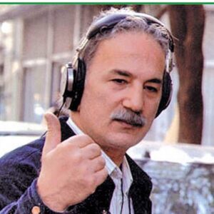 Habib Esmaili Instagram - سیامک شایقی کارگردان فهیم ، انسانی شریف ودوستداشتی دراین شرایط سخت پس ازمدتها مبارزه باسرطان درگذشت ، درشب سیامک‌ شایقی بکوشش کانون کارگردانان چه روحیه خوبی داشت دراولین فیلم سینمایی او جهیزیه برای رباب بعنوان تهیه کننده و ‌مدیر وچندین فیلم دیگر با اوهمکاری داشتم متانت وخونسردی باتسلط او در زمان کار فراموش ‌ شدنی نیست ، افسوس دوست نازنین وکارگردان ارزشمندی را ازدست دادیم. تسلیت به خانواده محترمشان ، همکاران واهالی سینمای ایران. روحش شاد ویادش گرامی باد