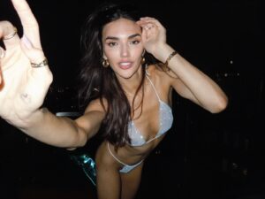 Hailee Keanna Lautenbach Instagram - ✨my mom took these raunchy photos of me✨ before you wait for the instastory of mother Lautenbach texting me shocked and appalled. Actually, as I type this, that doesn’t happen anymore since quitting alcohol whoa this is like when I realized a couple months sober that my legs weren’t full of bruises and that I wasn’t bruised up from being the tall quirky clumsy girl like I thought 💁🏻‍♀️ anywho, I love my mom. We went all over New York to find a camera adapter. <33 then of course at some point I realized I didn’t have my phone on me. Resulting in a terrified sprint through union square park looking in trash cans and asking random people if they had my phone and going down into the subway (oh yea my location was on but it was staying in the same place hence trash can looking) and finally we went back to the DUANE READE and it was still in the shopping basket we had used. At that point all the store workers were involved cause we looked there first and everyone clapped and cheered and I blessed them all and put a 20 bill on a shelf while I left and said share it which in hindsight could be rude I guess but it’s all I had on me and at the end of the day someone got some money