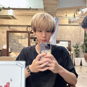 Hajime Shacho Instagram - 毛先だけ黒入れました！
せっかくの金髪はキープ
竹内さんありがとうございました！