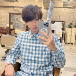 Hajime Shacho Instagram - 髪の毛切りました〜！！
春っぽく濃いめのピンクブラウン🌸
竹内さんありがとうございました！🐬