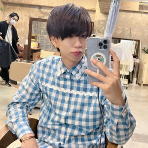 Hajime Shacho Instagram - 髪の毛切りました〜！！
春っぽく濃いめのピンクブラウン🌸
竹内さんありがとうございました！🐬