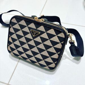 Hajime Shacho Instagram - プラダの新作かわいい…
バッグかわちい…
柄×柄
@prada