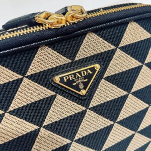 Hajime Shacho Instagram - プラダの新作かわいい…
バッグかわちい…
柄×柄
@prada