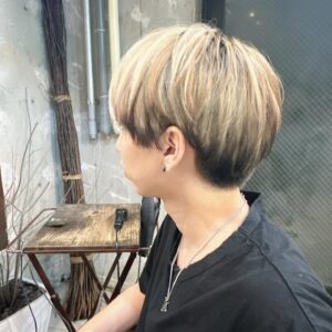 Hajime Shacho Instagram - 毛先だけ黒入れました！
せっかくの金髪はキープ
竹内さんありがとうございました！