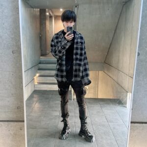 Hajime Shacho Instagram - チェックシャツ珍しい
シャツと一体化してて1枚です！

@balenciaga
@rickowensonline 
@prada