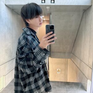 Hajime Shacho Instagram - チェックシャツ珍しい
シャツと一体化してて1枚です！

@balenciaga
@rickowensonline 
@prada