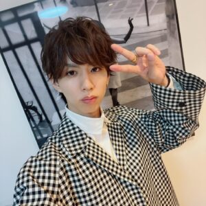 Hajime Shacho Instagram - ✌️