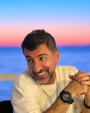 Hakan Bilgin Instagram - Kıbrısta ne güzel insanlarala tanıştım teşekkürler @dovec_group çalışanları, nice seneler görüşelim, hep gülelim , güzel hatırlayalım , sağolun var olun 🙏🦋🙏