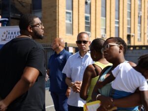 Hakeem Jeffries Instagram - Thankful to everyone who came out to this weekend’s outdoor office hours #CongressOnYourCorner event 🙏🏾🙌🏾🙏🏾