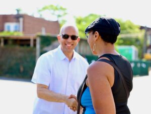 Hakeem Jeffries Instagram - Thankful to everyone who came out to this weekend’s outdoor office hours #CongressOnYourCorner event 🙏🏾🙌🏾🙏🏾