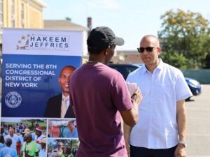 Hakeem Jeffries Instagram - Thankful to everyone who came out to this weekend’s outdoor office hours #CongressOnYourCorner event 🙏🏾🙌🏾🙏🏾