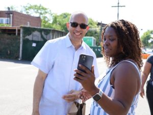 Hakeem Jeffries Instagram - Thankful to everyone who came out to this weekend’s outdoor office hours #CongressOnYourCorner event 🙏🏾🙌🏾🙏🏾