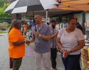 Hakeem Jeffries Instagram - Together with the community at National Night Out Against Crime in Bedford Stuyvesant and East New York 🙌🏾✊🏾🙌🏾