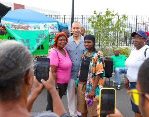 Hakeem Jeffries Instagram - Together with the community at National Night Out Against Crime in Bedford Stuyvesant and East New York 🙌🏾✊🏾🙌🏾