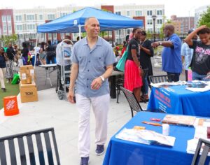 Hakeem Jeffries Instagram - Together with the community at National Night Out Against Crime in Bedford Stuyvesant and East New York 🙌🏾✊🏾🙌🏾