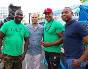 Hakeem Jeffries Instagram - Together with the community at National Night Out Against Crime in Bedford Stuyvesant and East New York 🙌🏾✊🏾🙌🏾