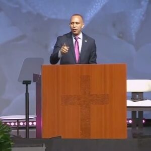 Hakeem Jeffries Instagram - Reflected on the legacy of the late, great Congresswoman Sheila Jackson Lee at her Home Going Service ⛪️ ⛪️ ⛪️ 

May she forever Rest In Power ✊🏾✊🏾✊🏾