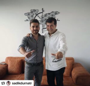 Hakkı Ergök Instagram - #Repost @sadikdurnatr with @make_repost
・・・
Yetenekli oyuncu Hakkı Ergök ile saç ekimi üzerine keyif dolu bir sohbet gerçekleştirdik 😎🎉😊
@myhaircentertr olarak bizi tercih ettiği için teşekkür ediyor, yeni saçlarının getirdiği özgüven ve mutluluk ile, daha nice başarılara imza atmasını temenni ediyoruz 👼👍✨
#happy #mens #happy #faces #young #andnew #life #hair #style #hairgoals #cool #look #hairtransplant #with #quality #secrets #of #being #goodlooking #family #sincerity #loving #ourjob #meet #us #myhaircenterexperience 
#sadıkdurna #myhaircentertr #myhaircenterexperience @drk58