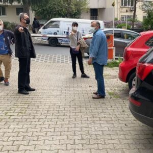 Hakkı Ergök Instagram - Burası Beşiktaş/Ulus Nisbetiye Mahallesi Metehan Sok. Yılmaz Apt. No: 4 nolu apartmanın otoparkı. Aynı apartmanın 8 numaralı dairesi otoparkta kurban kesmeye kalkmıştır. Belediyeye bildirdik. Tepkimiz üzerine zavallı hayvanı 34 CUN 455 plakalı aracın bagajına kapatıp gittiler. Lütfen paylaşalım. #hayvanaşiddetehayır #hayvan #hayvansever #hayvanhaklarıyasasıhemen #hayvanhakları #beşiktaşbelediyesi #ibbbaşkanıekremimamoğlu #hayvanhaklarıyasası #hayvanlarıkoruyalım #hayvanasiddetsuctur #hayvanlaraişkenceyehayır #nispetiye #nisbetiyecaddesi #nisbetiyemahallemuhtarlığı #istanbulcumhuriyetsavcılığı
