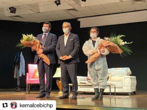 Hakkı Ergök Instagram - #Repost @kemalcebichp with @make_repost
・・・
Dostum Hakkı Ergök’ün yönettiği, Fatma Başkan’ın yazdığı “Yalnız Değilim” tiyatro oyununu Küçükçekmeceli komşularım ile birlikte izledik. Pandemi döneminde evinden çalışmak zorunda kalan bir kadının trajikomik hikayesini anlatan oyunda emeği geçen herkese teşekkür ediyorum.