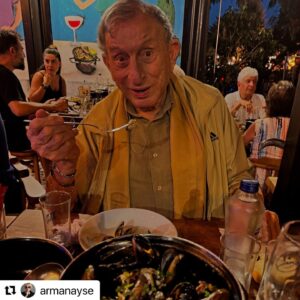 Haldun Dormen Instagram - #Repost @armanayse with @use.repost
・・・
Harika bi geceydiii⭐️⭐️ @midye7 ‘de Geleneksel Midye Aile Buluşmamızı gerçekleştirdik. Sevgili Burçin ve ailesinin lokantasında, her yaz olduğu gibi, çatalları bıçakları bırakıp, ellerimizle midye olayına daldık. @mkazimapa ‘yı da bol bol andık, Burçin’le Kazım Abi sayesinde tanıştık, iyi ki tanışmışız, her yaz sektirmeden gidiyoruzzzz, mide 7’yi çooook seviyoruzzzz. Ve tabii ki @haldundormen bütün lokantayla fotoğraf çektirdi, hatta bütün sokakla:))) Mutlu mesut evimize geldik. Ama o midyeler yok mu o midyeler….💕💕
@haldundormen @alyadormen @omerdormen @ahmetutlu #leylautlu @osmanyilmaaz #midye7