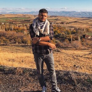 Haluk Piyes Instagram - The Pain you feel today will be your Strength tomorrow! Just please Don’t give up!!! 👊🏻

#free #free #free 

#Gaza #Sudan #Congo #Kashmir #Turkistan

#bereal #behumble 

#love & #peace

♥️✌🏻