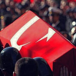 Haluk Piyes Instagram - 🇹🇷🇹🇷🇹🇷🇹🇷🇹🇷🇹🇷🇹🇷🇹🇷🇹🇷🇹🇷🇹🇷🇹🇷

Yine yalan yanlış senaryolarla beyinleri yıkayıp dağda bayırda şehirde medyada bizi birbirimize kırdıran batı… uyan!!!!! 

#şehitler #ölmez 
#vatan #sağolsun