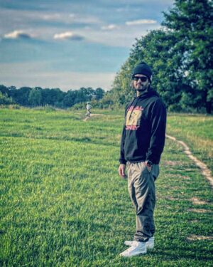 Haluk Piyes Instagram - Beri gel, daha beri, daha beri.
Bu yol vuruculuk nereye dek böyle?
Bu hır gür, bu savaş nereye dek?
Sen bensin işte, ben senim işte. - Hz Pir - 

#Love #Peace #Now
