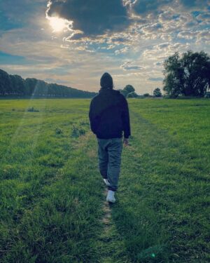 Haluk Piyes Instagram - Beri gel, daha beri, daha beri.
Bu yol vuruculuk nereye dek böyle?
Bu hır gür, bu savaş nereye dek?
Sen bensin işte, ben senim işte. - Hz Pir - 

#Love #Peace #Now