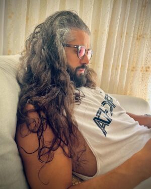 Haluk Piyes Instagram - - The Arm - 

Too much Social Media = 
Short time memory -love -peace  anxiety -seratonin  addiction etc etc etc… 
Be humble …have limitzzzz
U aint need fake emotions,  loyalty is king!!!👑🤍👊🏻😎

Keep the Faith🤲🏻😗💨