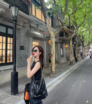 Ham Eun-jeong Instagram - 스케줄 마치고 공항 가기전, 잠깐이어도
아이스크림 먹는걸로도 충분한 자유였음🍦
