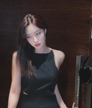 Ham Eun-jeong Instagram - 왠지 이런 꾸밈을 할때면 내 성격..분위기도
Make over 되는 기뷴🤭… #나이게아니게