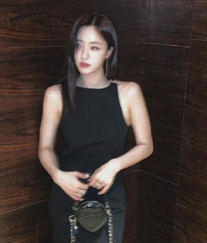 Ham Eun-jeong Instagram - 왠지 이런 꾸밈을 할때면 내 성격..분위기도
Make over 되는 기뷴🤭… #나이게아니게