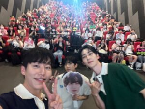 Han Do-woo Instagram - 2주간 총 24번의 무대인사가 무사히 끝났습니다 함께해주신 모든 분들 감사합니다.
여러분들의 큰 관심과 사랑덕분에 비의도적 연애담이 영화로 만들어 질수 있었던것 같습니다 무대인사를 통해 여러분들을 만날 수 있어 너무 행복했습니다. 

너무나 큰 사랑 받아갑니다
우리 다시 만나는 그날까지
#멈추지마네버스탑🤚 

#비의도적연애담 #비연담
#영연담