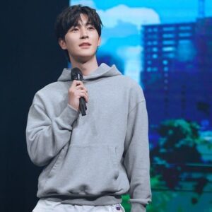 Han Do-woo Instagram - 함께 해 주신 모든분들 잊지못할 추억 만들어주셔서 너무너무너무 감사합니다 🌟🌟🌟🌟
다시만나는 그날까지 
#멈추지마네버스탑🤚 

보내주신 선물과 편지 모두 꼼꼼히 읽어보고 있습니다! 큰사랑과 관심주셔서 너무너무 감사드립니다 앞으로 좋은 배우가 되어 보답하겠습니다 🙌

#비의도적연애담 #비연담