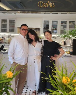 Han Hye-yeon Instagram - 𝐀 𝐍 𝐃 𝐘 & 𝐃 𝐄 𝐁 𝐁

벌써 2년째 오뜨꾸튀르 프리젠테이션에 방문한 나는 
Timeless classic 이 뭔지 제대로 보여주고 있는 이 브랜드의 옷들을 진심으로 사랑한다. 언제 꺼내 입어도 우아하고 다른 옷들과 하모니를 손쉽게 이루는, 스타일을 세련되게 만들어 주는
앤디앤뎁의 내년 프리젠테이션도 잔뜩 기대중^^😚👍

#인생뭐있어 #andyanddebb #fashion #style