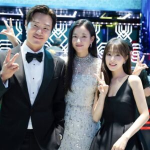 Han Hyo-joo Instagram - 무빙 대상 감사합니다!! 🌟❤️ 
우리 봉석이 희수 축하해!
뽀블리 보영이도 축하해! ❣️