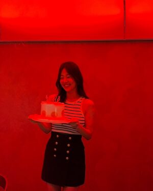 Han Ji-hye Instagram - 생일끝 ㅎ ❤️🎂 (생일축하 안해쥬셔도 되어요~~ 너무 많이 지났….😂😂 너무 지났지만 바쁜 친구들 언니들 모두 모일수 있는날이어서요^^ )  새로생긴 압구정동의 스페인 타파스 식당 사라우츠에서 즐거운 시간었습니당 ㅎ^^