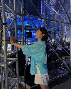 Han Ji-hyun Instagram - 안녕하세요 한지현입니다💙
제가 찍었던 드라마의 한장면을 직접 눈앞에서 보니 실감이 안났는데요 이렇게 아카라카 축제에 참여할수있어 너무 영광이고 명예의 응원단이된것은 저에겐 정말 특별하고 아름다운순간으로 잊지 못할것같습니다 여러분들과 함께해서 즐거웠습니다 감사합니다🩵
