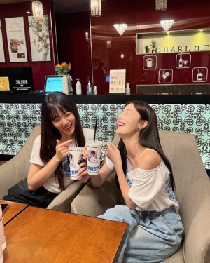 Han Seon-hwa Instagram - 날이 매우 더웠는데도 불구하고 
저희 영화 <파일럿>과 함께 해주신
 부산,대구 관객 여러분 진심으로 감사했습니다 🙇‍♀️🙏✈️🩵 
#또보고싶어요💕 #파일럿많이응원해주세요✨