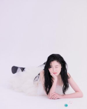 Han Seon-hwa Instagram - 🩷❤️🧡💛💚🩵💙💜🖤🩶🤍