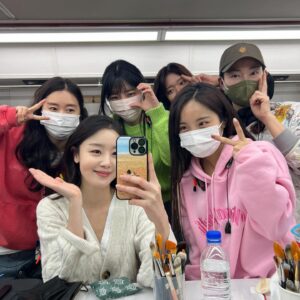 Han Seon-hwa Instagram - 영화 파일럿 ✈️ 400만 기념 내 앨범털이 🩵🩵
#지난우리파일럿팀 #사진좀많이찍어둘걸