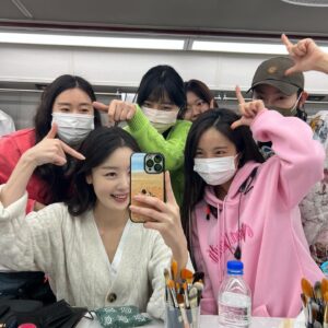 Han Seon-hwa Instagram - 영화 파일럿 ✈️ 400만 기념 내 앨범털이 🩵🩵
#지난우리파일럿팀 #사진좀많이찍어둘걸