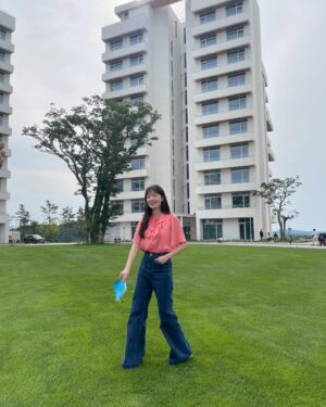 Han Seon-hwa Instagram - 안녕~은하👧👋👏💛