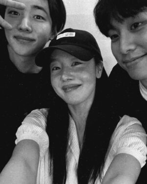 Han Seon-hwa Instagram - 놀아주는 여자 잘가👏👋🤍#행복해은하랑지환이
우리 놀여팀 고생 많으셨습니다😌🙏🙇‍♀️