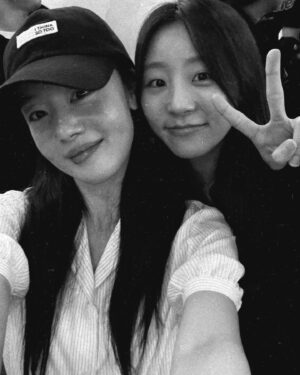 Han Seon-hwa Instagram - 놀아주는 여자 잘가👏👋🤍#행복해은하랑지환이
우리 놀여팀 고생 많으셨습니다😌🙏🙇‍♀️